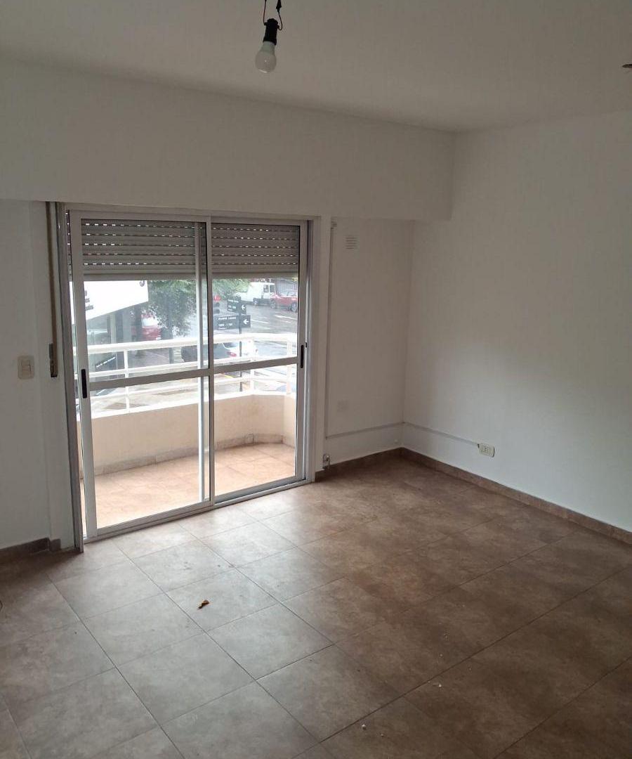 Foto de 2 AMB, FRENTE, BALCÓN, MUY LUMINOSO, EXPENSAS $140.000 INCLUYE ABL Y, imagen 3