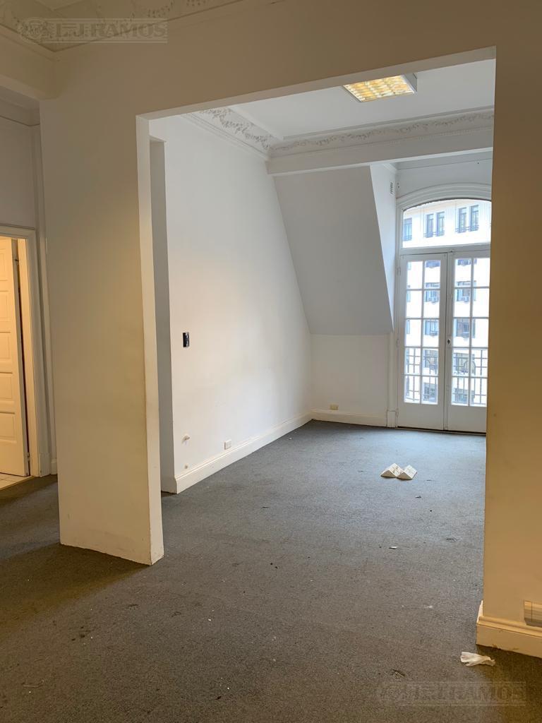 Edificio de Oficinas Para Reciclar Para Viviendas 4