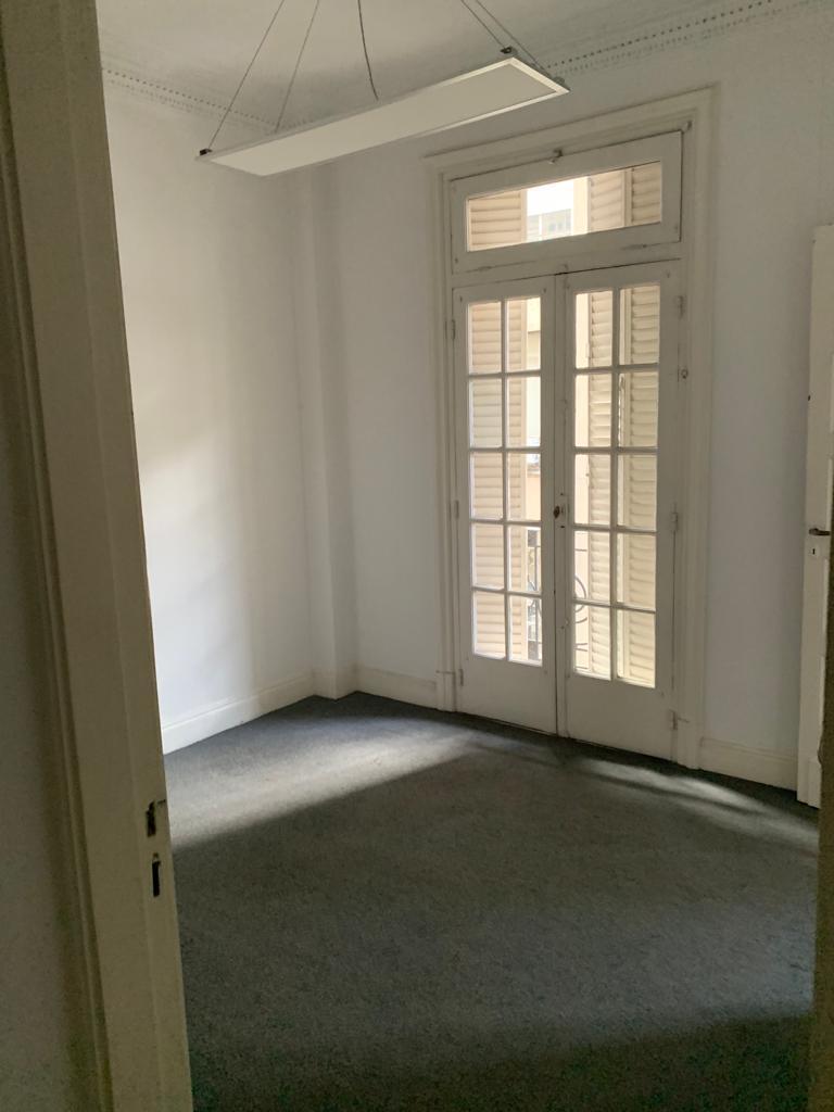 Edificio de Oficinas Para Reciclar Para Viviendas 1
