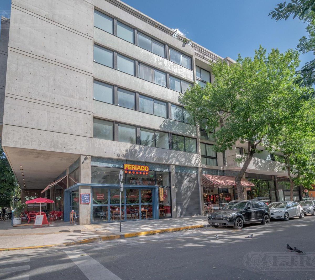 Venta departamento duplex 3 ambientes en Coghlan con Terraza