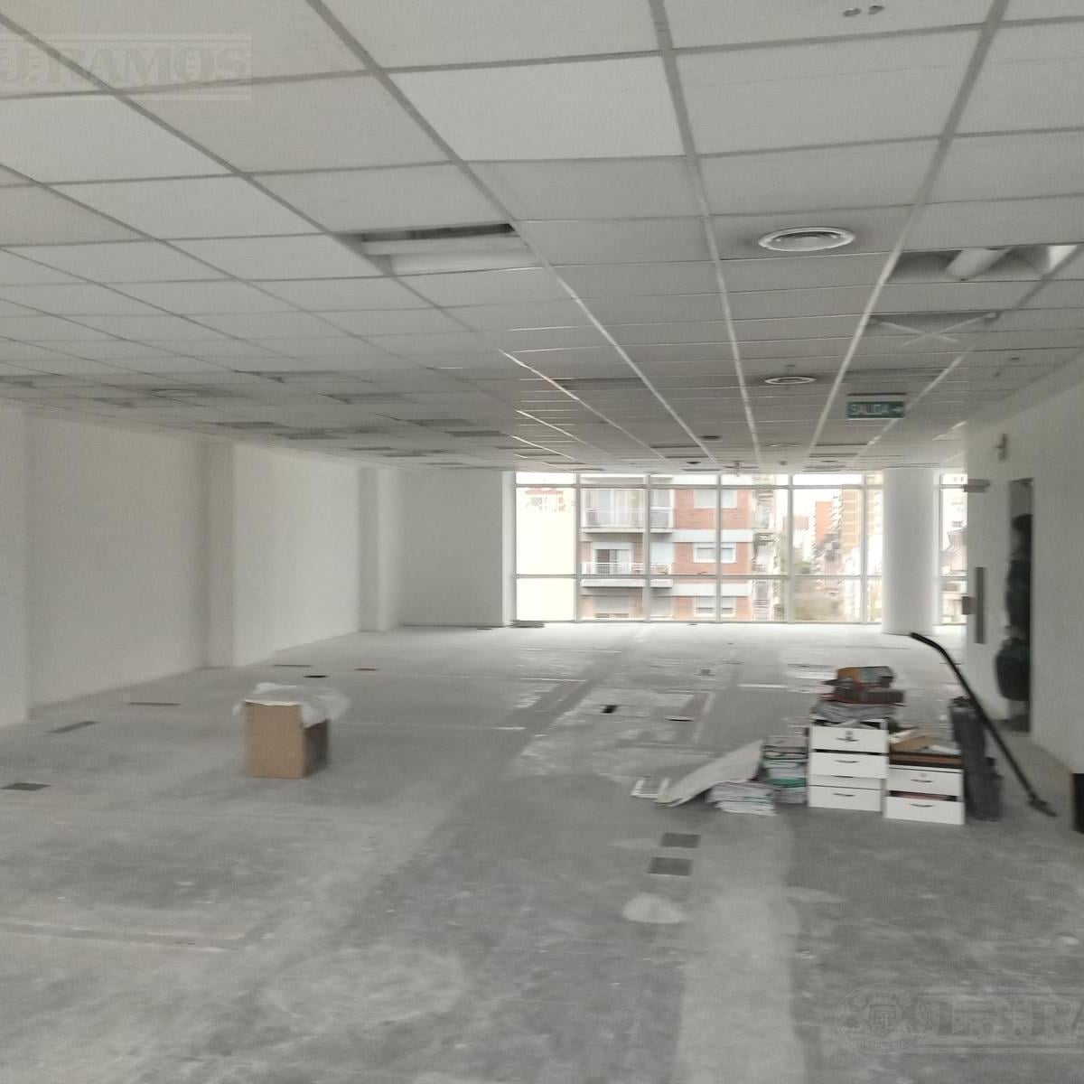 Alquiler de oficina de 240 m2 en N