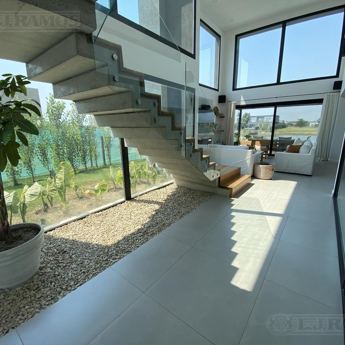 Excelente Casa Premium Canton Islas a La Laguna 850k con Piscina 2
