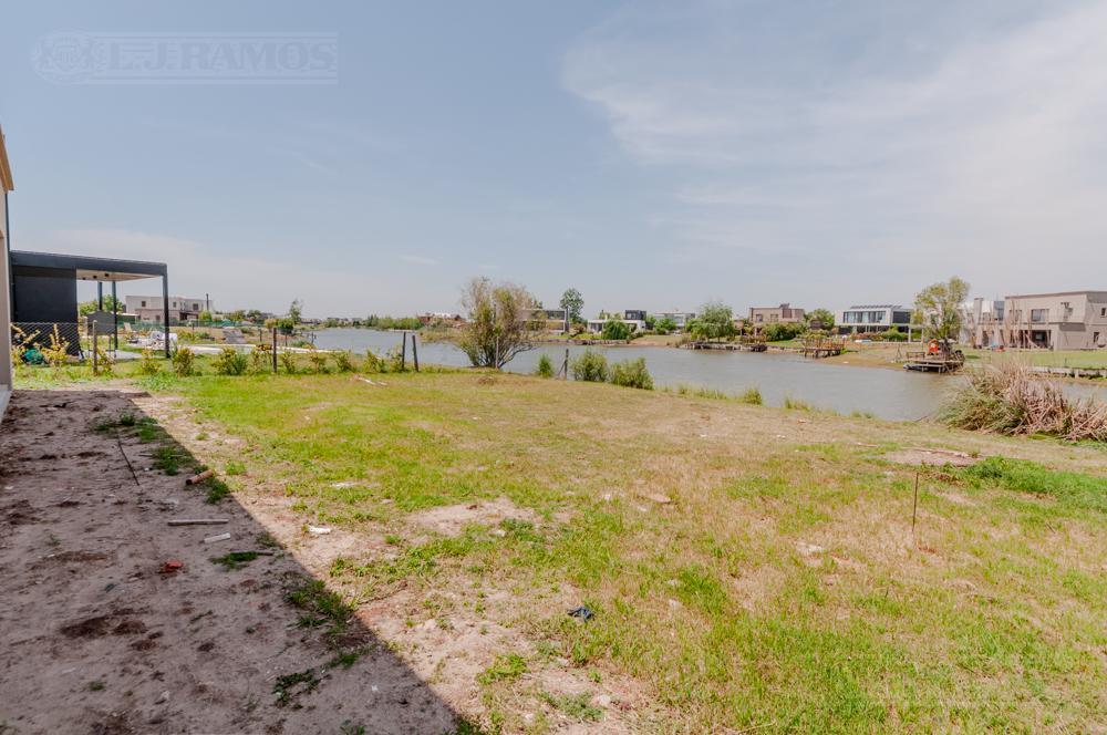 Casa a Estrenar - Escobar - Canton Norte - Pg - 410.000 Usd 1