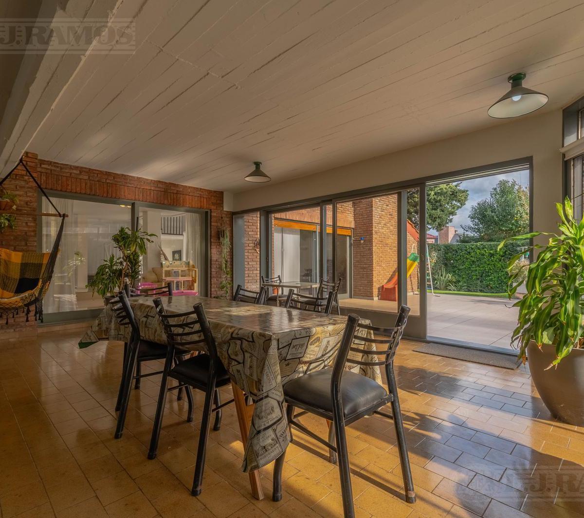 Lj Ramos | Vende | Casa en Campo Chico, Pilar | Luminosa y Amplia C/ Pileta | 3