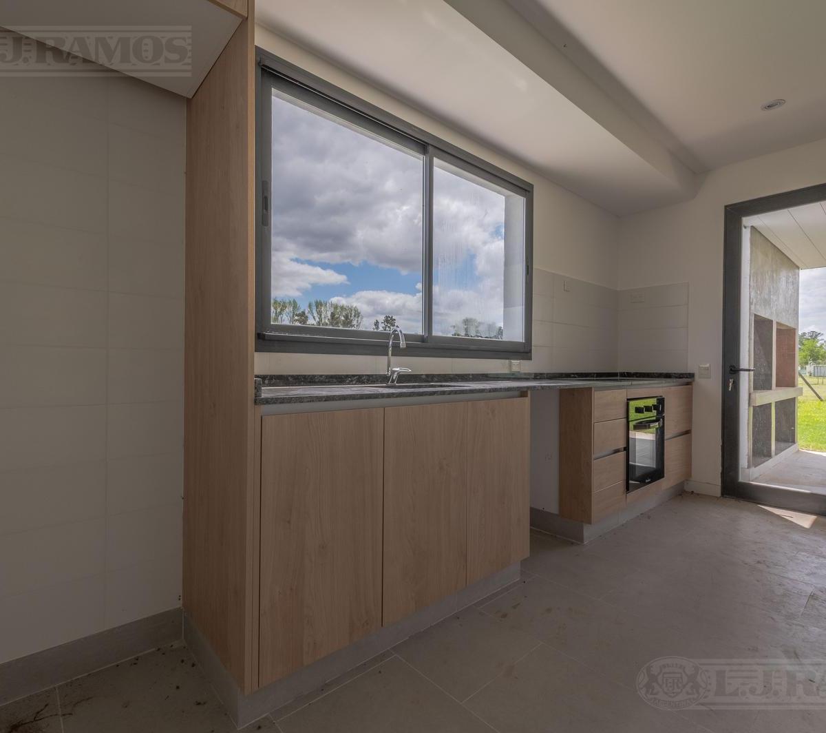 Excelente Casa a estrenar en Barrio San Pablo