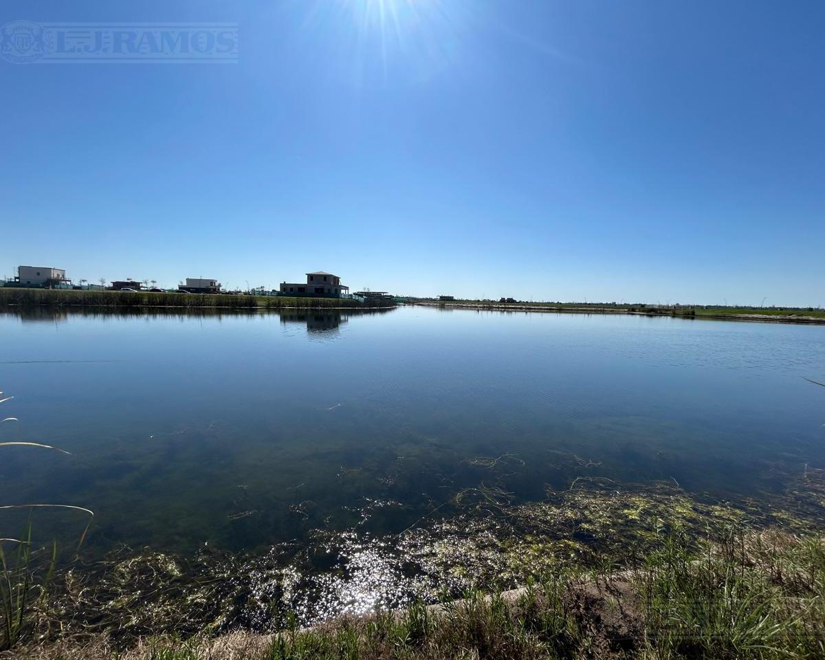 Terreno en Puertos del Lago - BARRIO AMARRAS