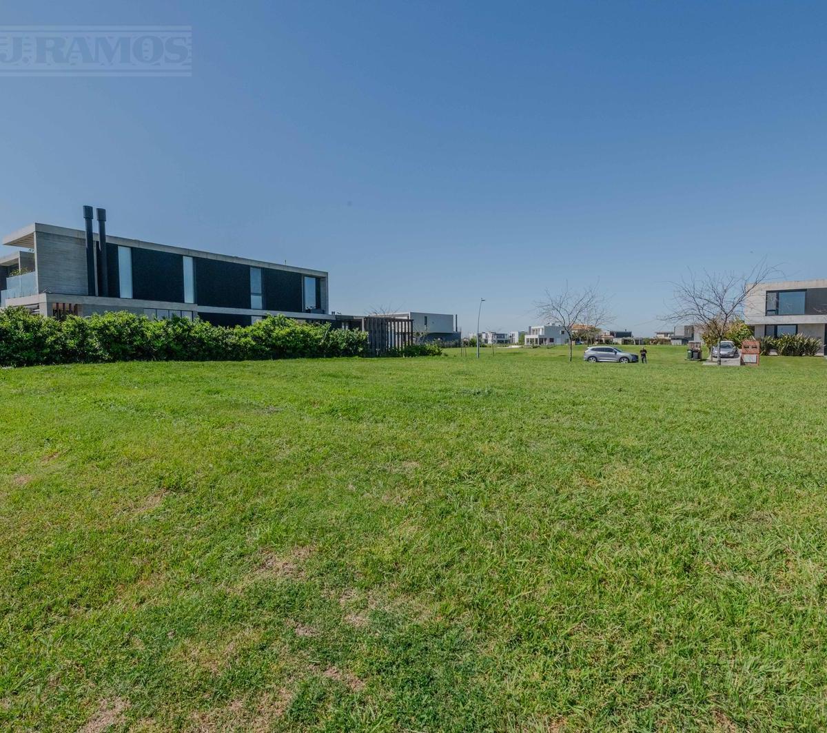 Terreno al lago en venta en el Barrio Marinas, Puertos / Escobar