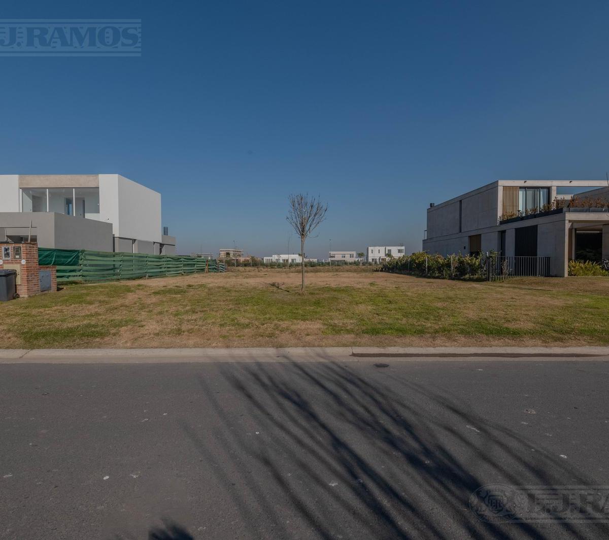 VENTA Terreno en Barrio Costas / Puertos - Lote 378 - Sobre espejo de agua