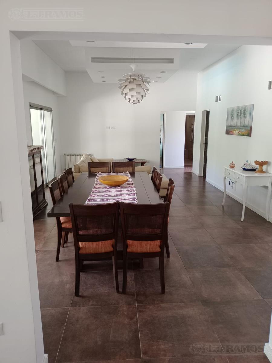 Casa 5 ambientes en Barrio Los Eucaliptus - Haras Santa Maria - MB