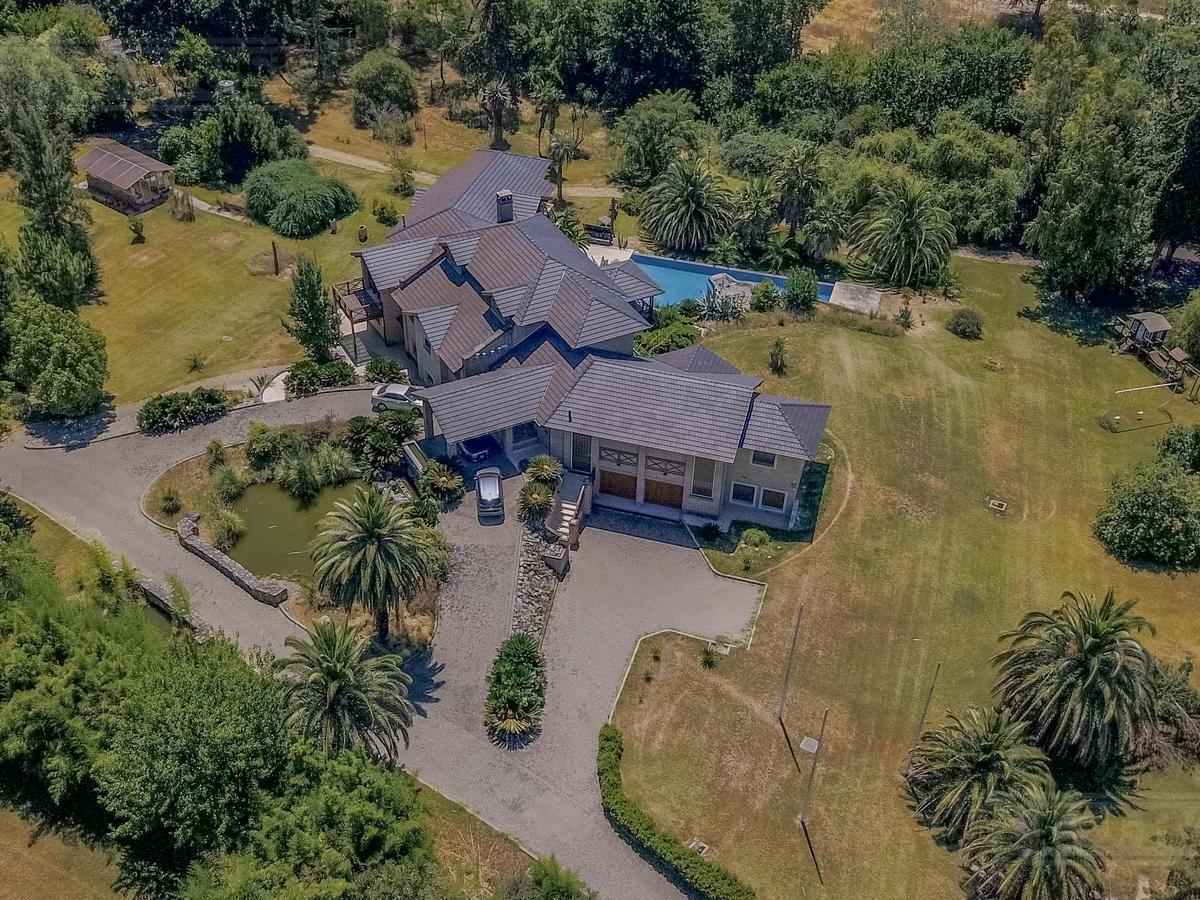 Espectacular Predio de 4 hectáreas con casas Km. 53 - Pilar - ZONA MARTINDALE