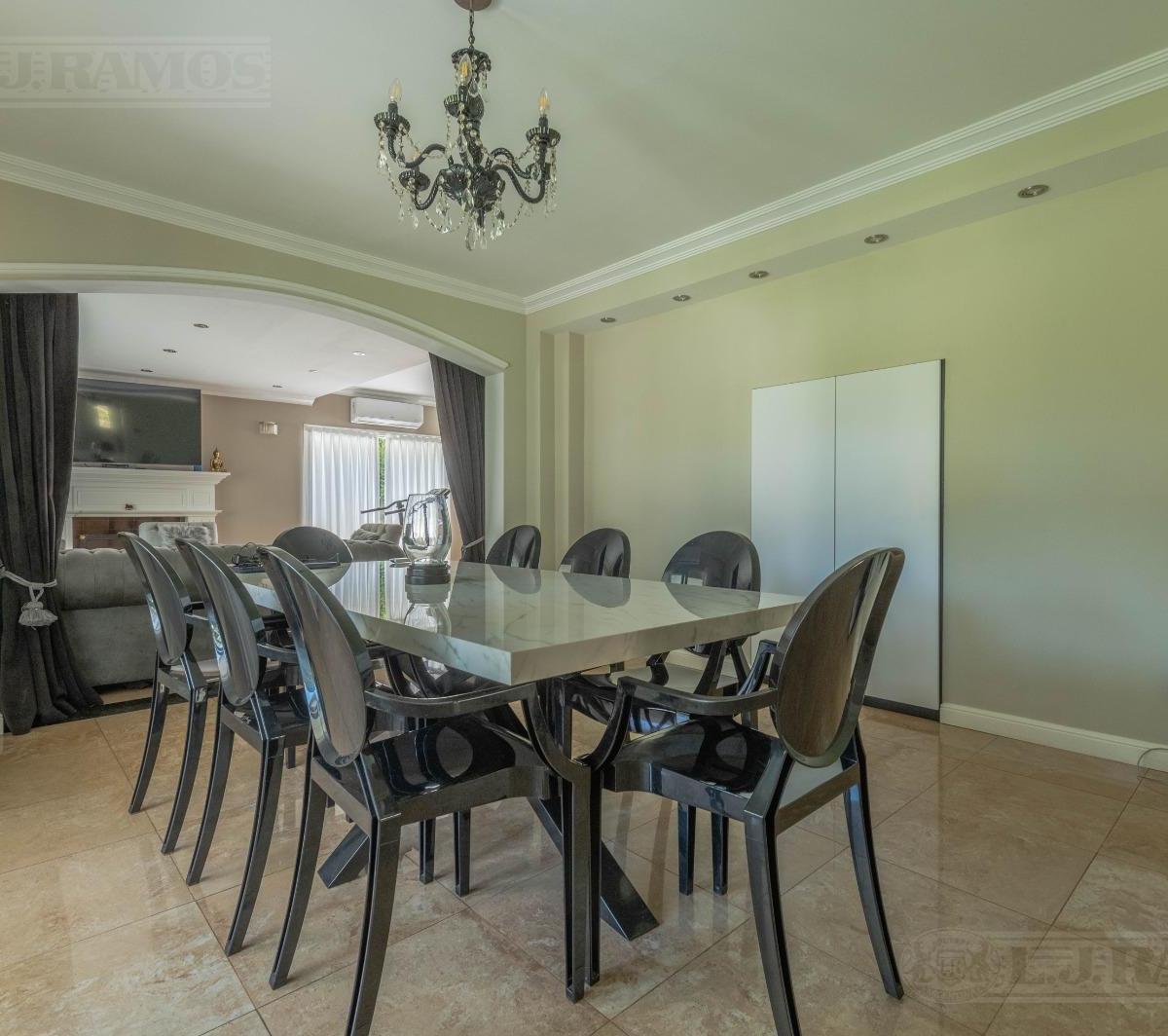 Foto de Exclusiva Casa en venta Barrio Septiembre: Confort y Elegancia - CDR, imagen 3