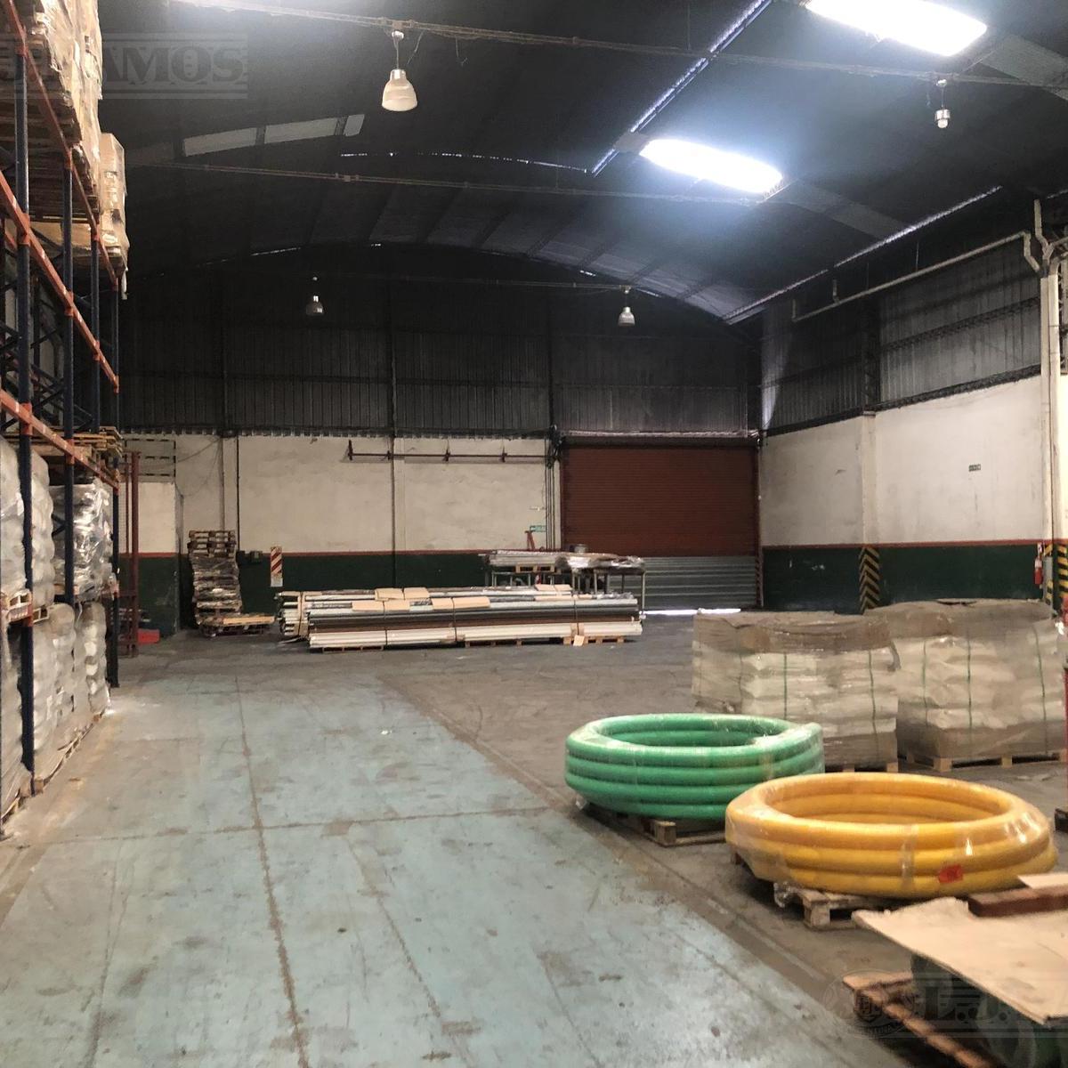 Foto de Depósito en Venta y alquiler en Tres de Febrero, imagen 2