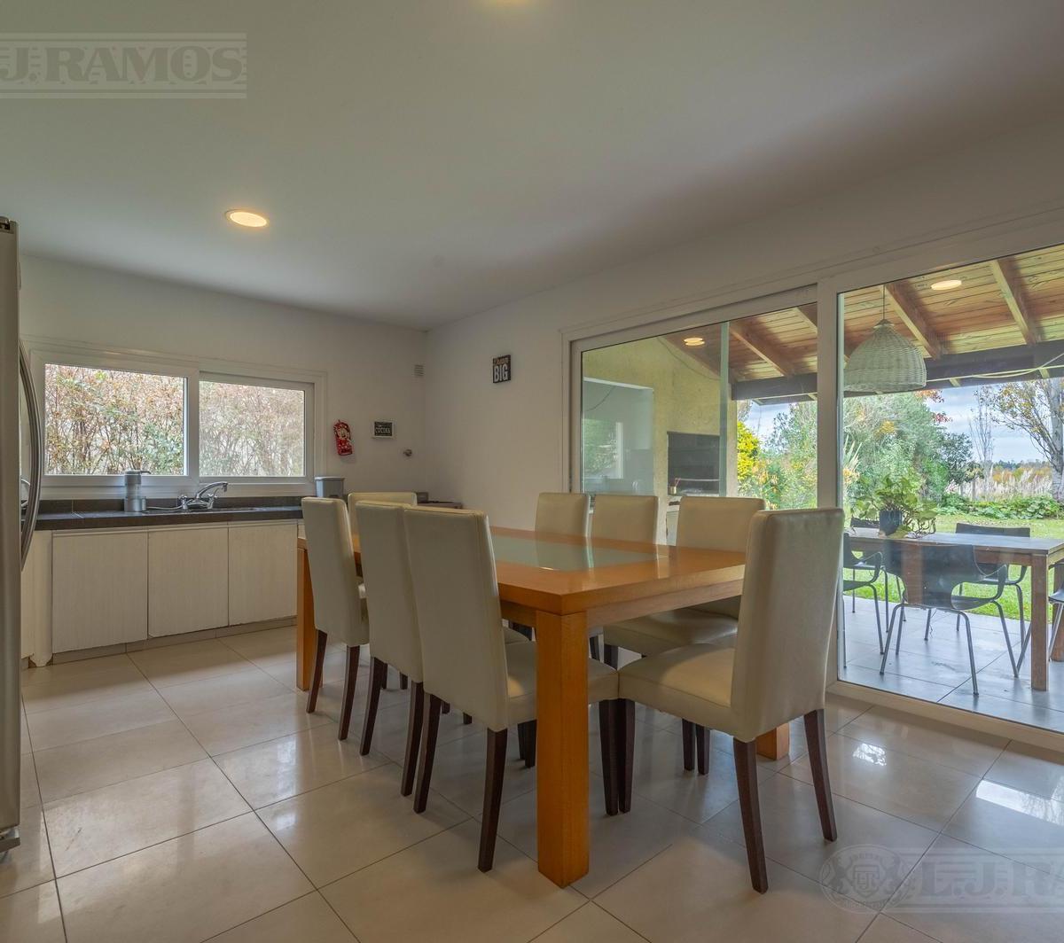 Casa con 5 Dorm. - Apto Crédito - en Venta en Santa Bárbara 3