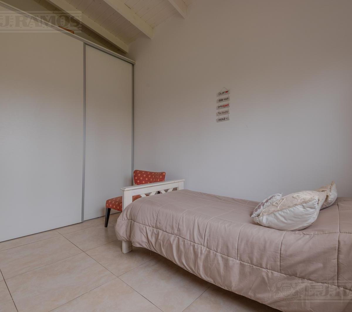 Casa con 5 Dorm. - Apto Crédito - en Venta en Santa Bárbara 2