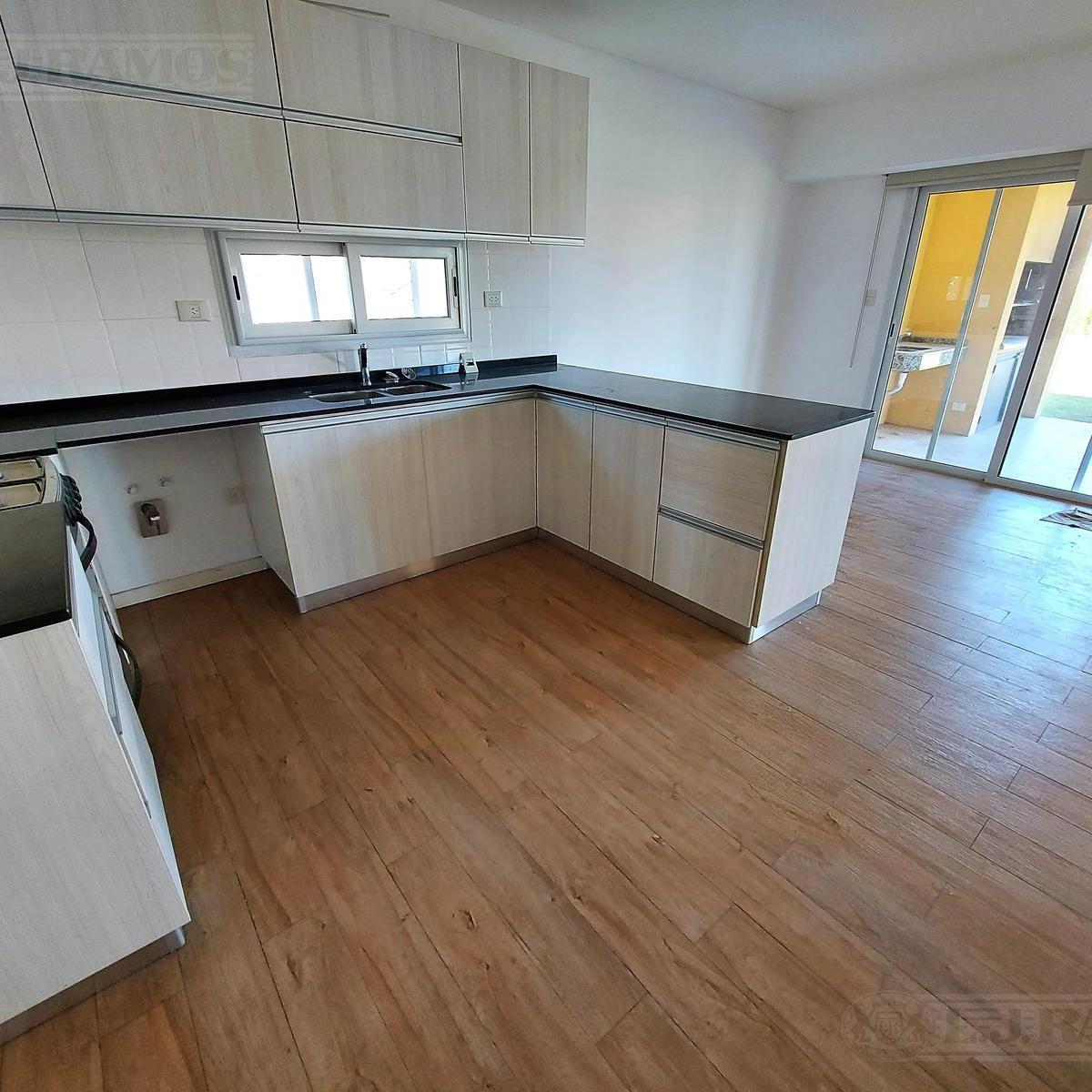 Apto Credito. 3 Dorm., Playroom y Servicio. Lote Interno. 5