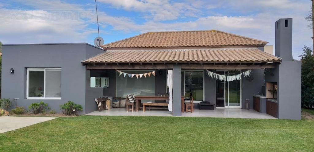 Casa de Una Sola Planta con 3 Dorm. en Venta en San Isidro Labrador 2