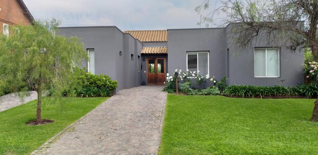 Casa de Una Sola Planta con 3 Dorm. en Venta en San Isidro Labrador 3