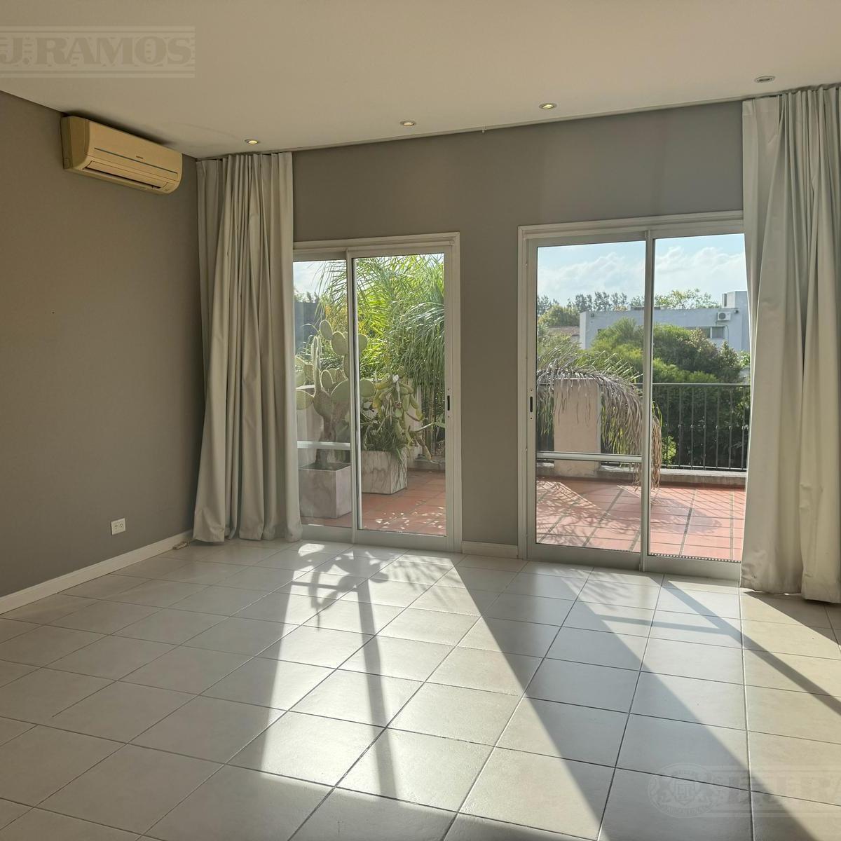 Casa con 3 Dorm., en Venta en Talar del Lago 1 4