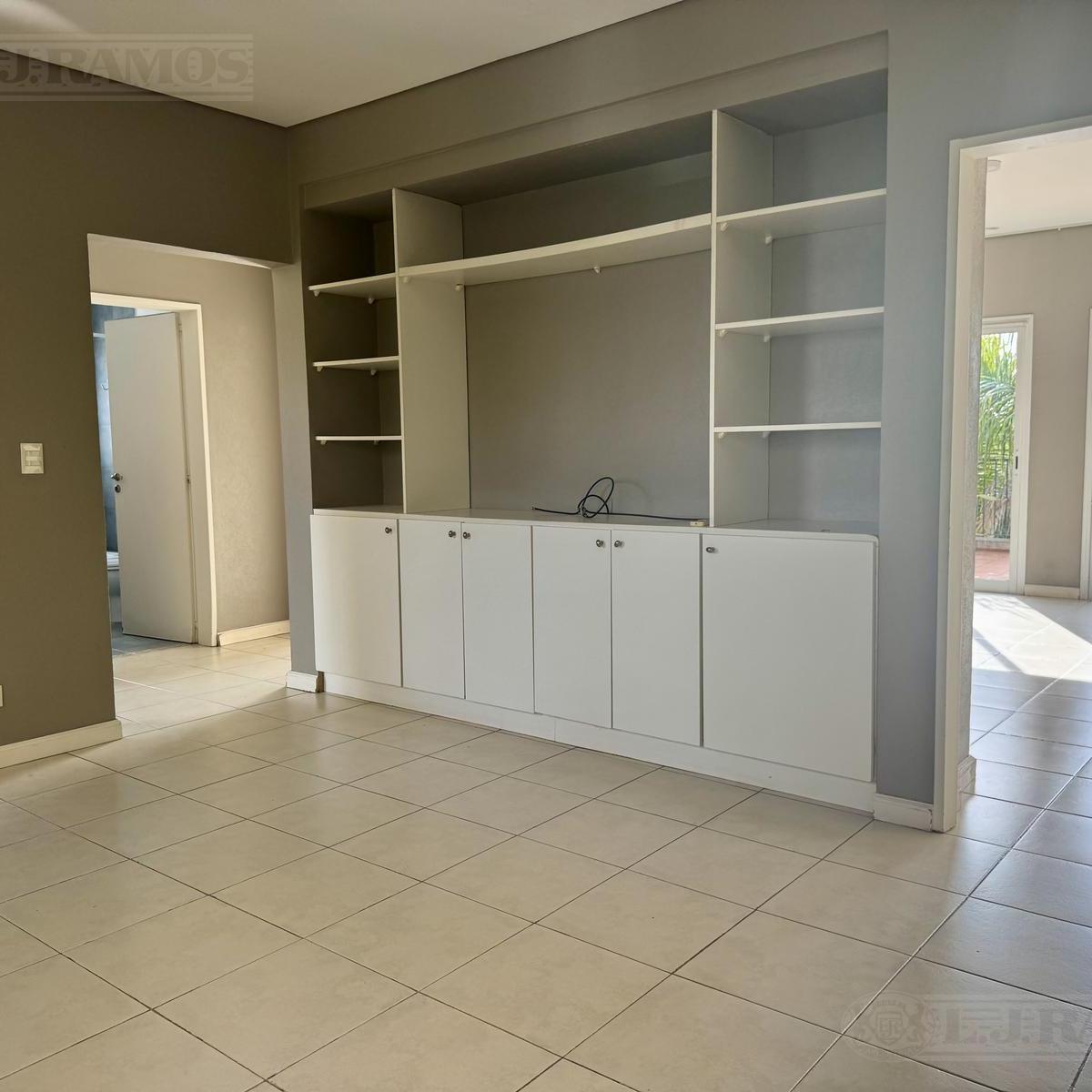Casa con 3 Dorm., en Venta en Talar del Lago 1 3