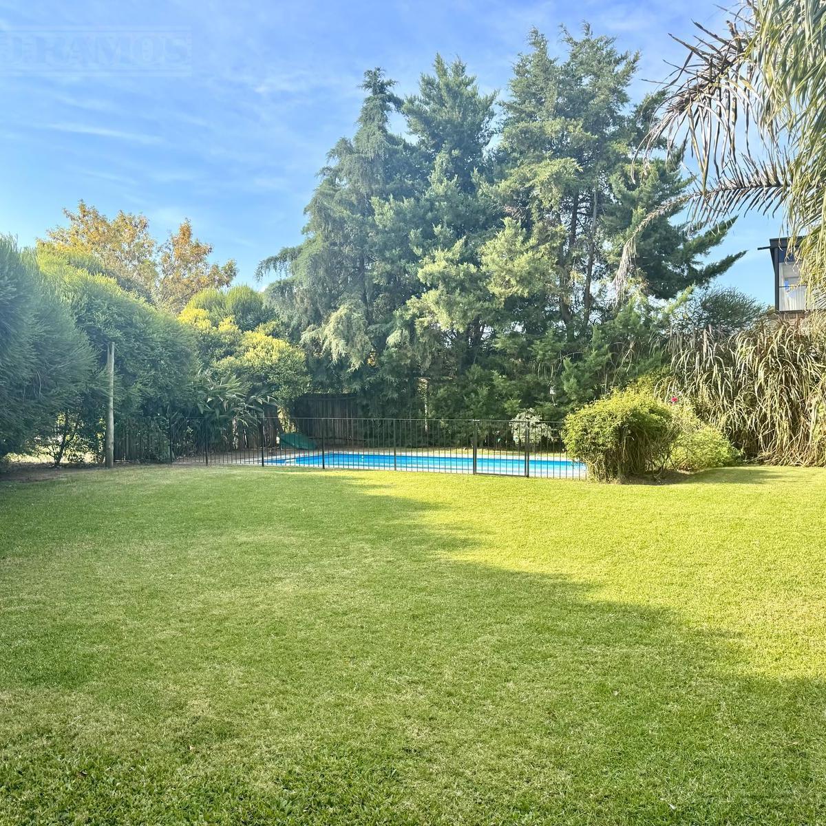 Casa con 3 Dorm., en Venta en Talar del Lago 1 3
