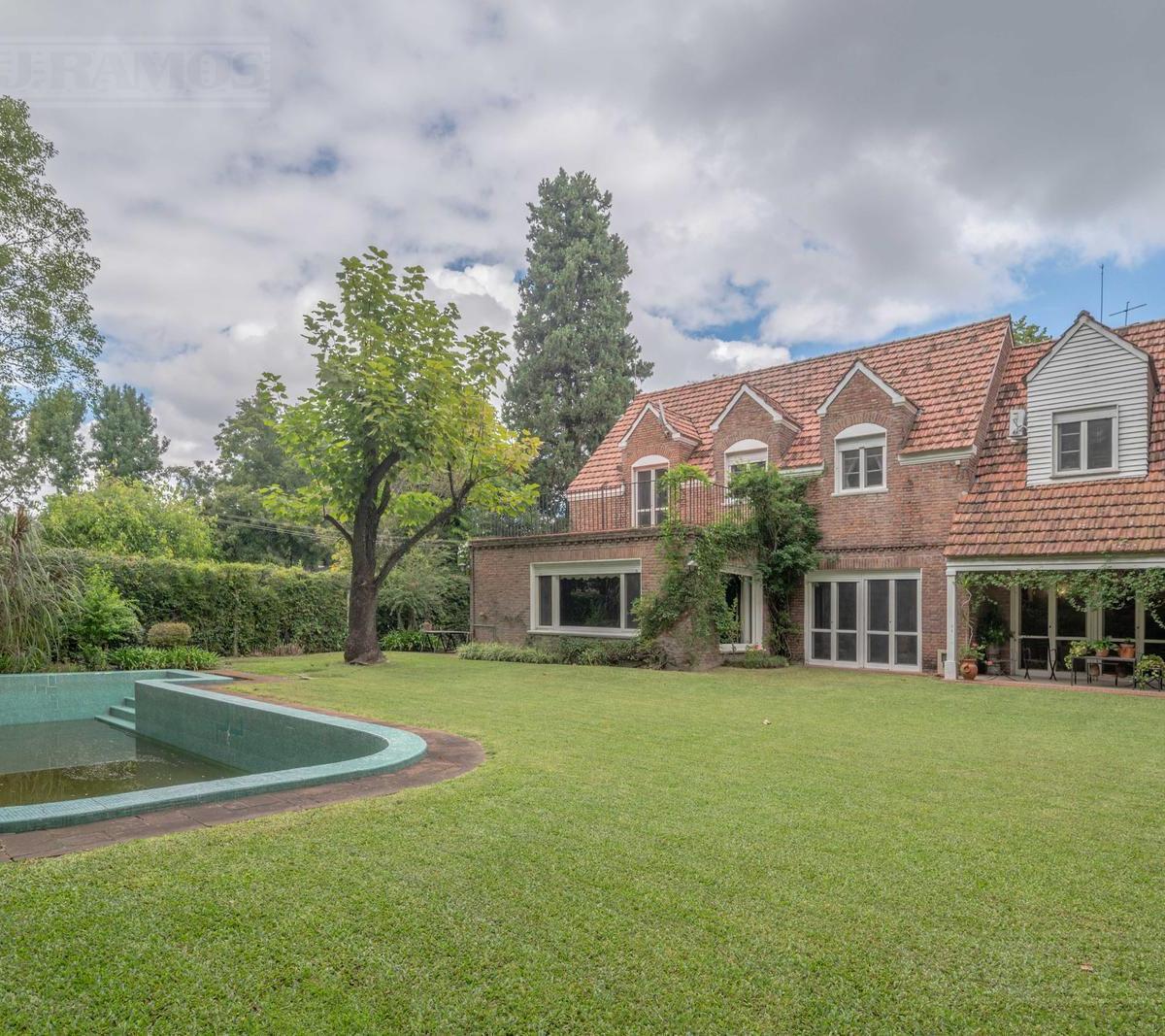 Casa en Excelente Lote de 2009 m² en Lomas de San Isidro (Lomas Jockey) 1