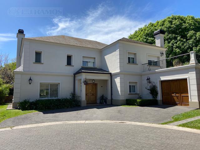 Casa en B° Cerrado. Venta. La Horqueta. 5 Dorm. Impecable. 5
