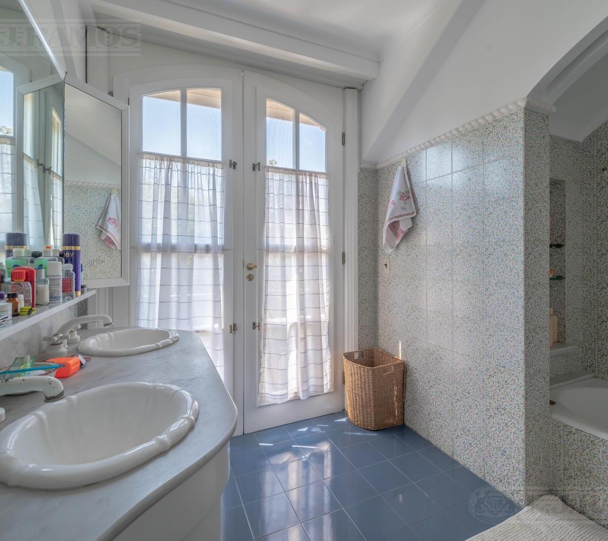 Impecable Casa en Venta en Las Lomas de San Isidro 2