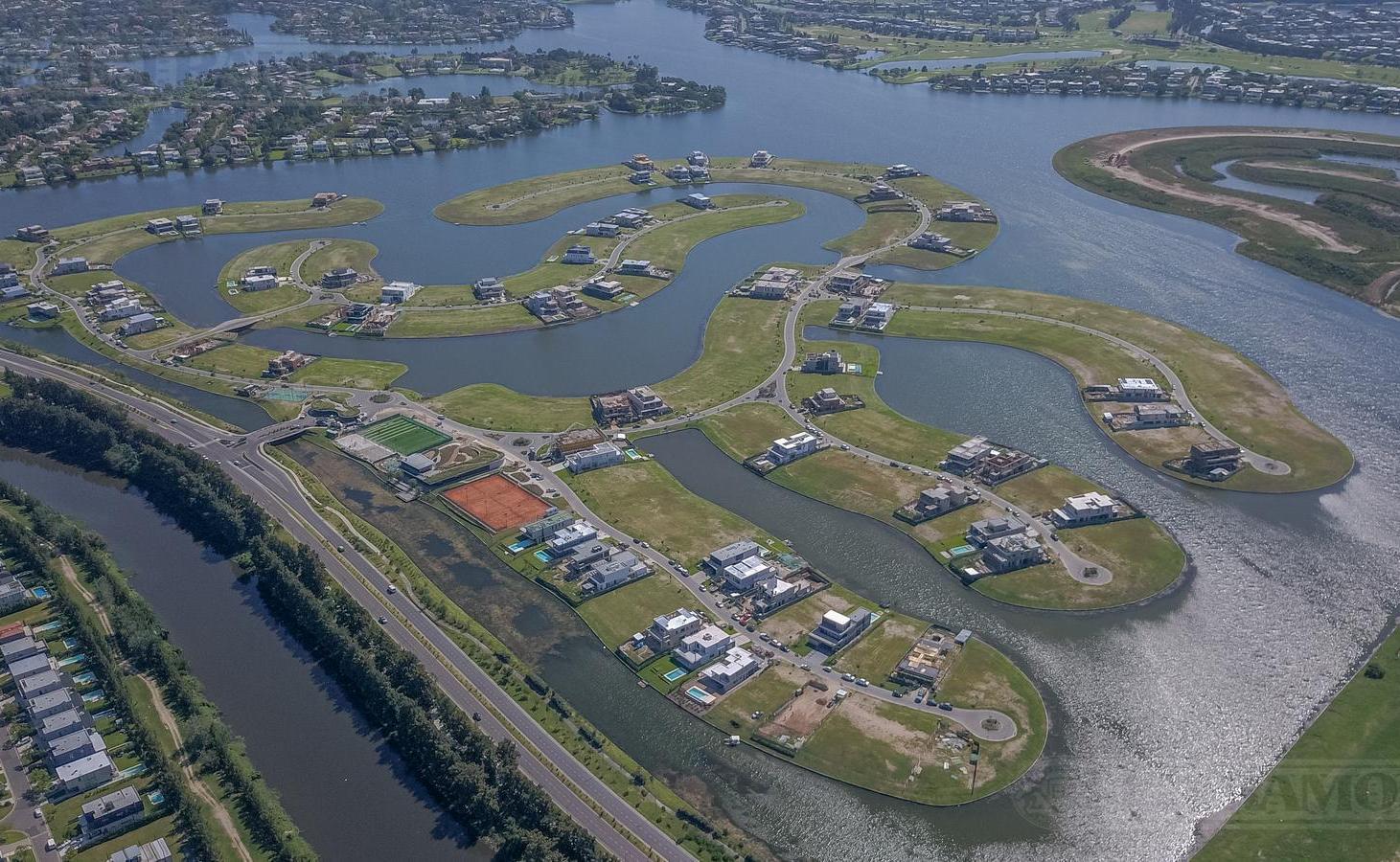 Foto de Lote sobre lago central en venta, en Los Puentes - Nordelta, imagen 3