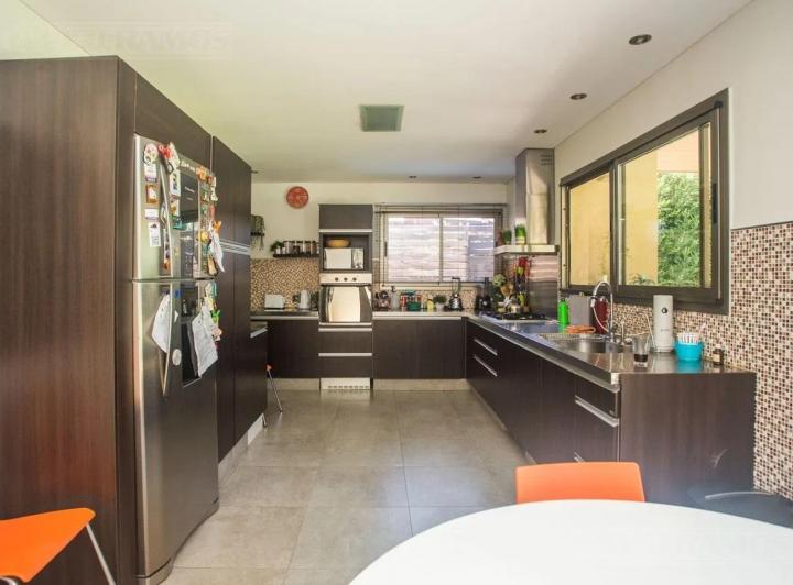 4 DORMITORIOS. LOTE INTERNO. APTO CREDITO. 5