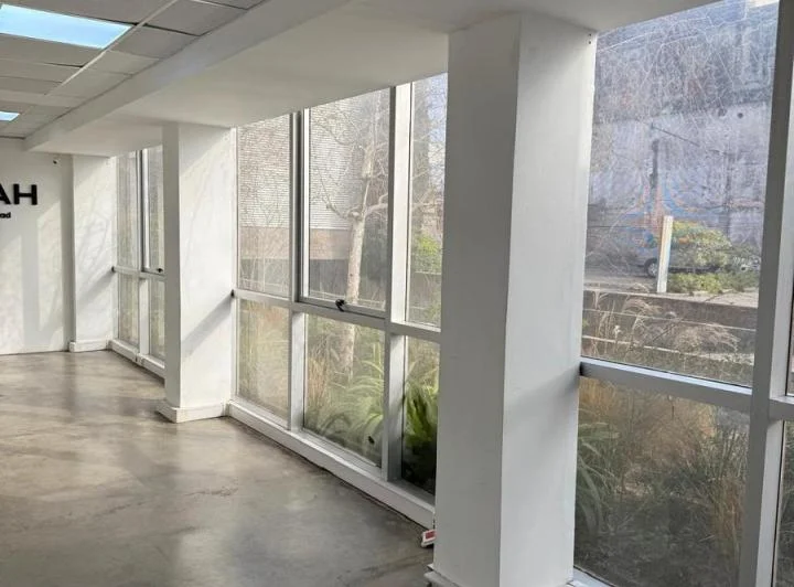 Alquiler de oficina de 200 m2 en Beccar 1