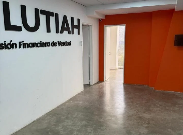 Alquiler de oficina de 200 m2 en Beccar 5