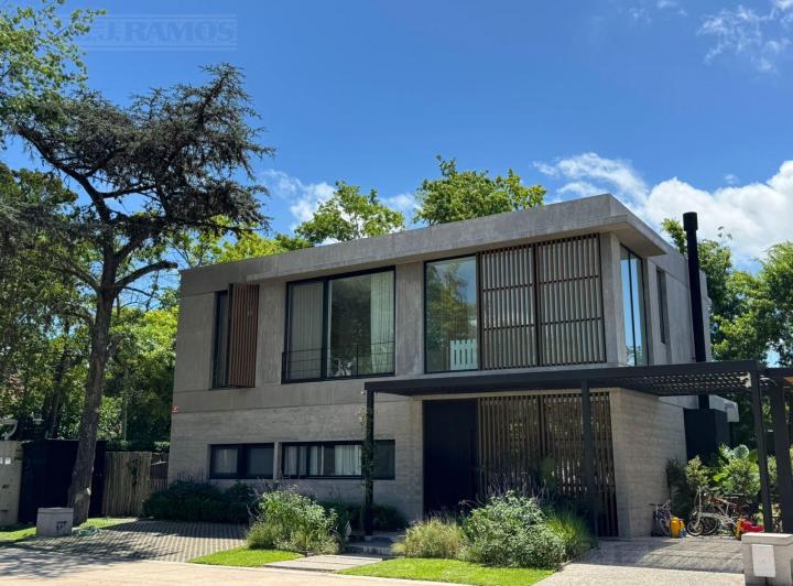 EXCELENTE!!! CASA MODERNA EN BARRIO CERRADO FEBRERO 2025 20 días . Lomas de San Isidro 2