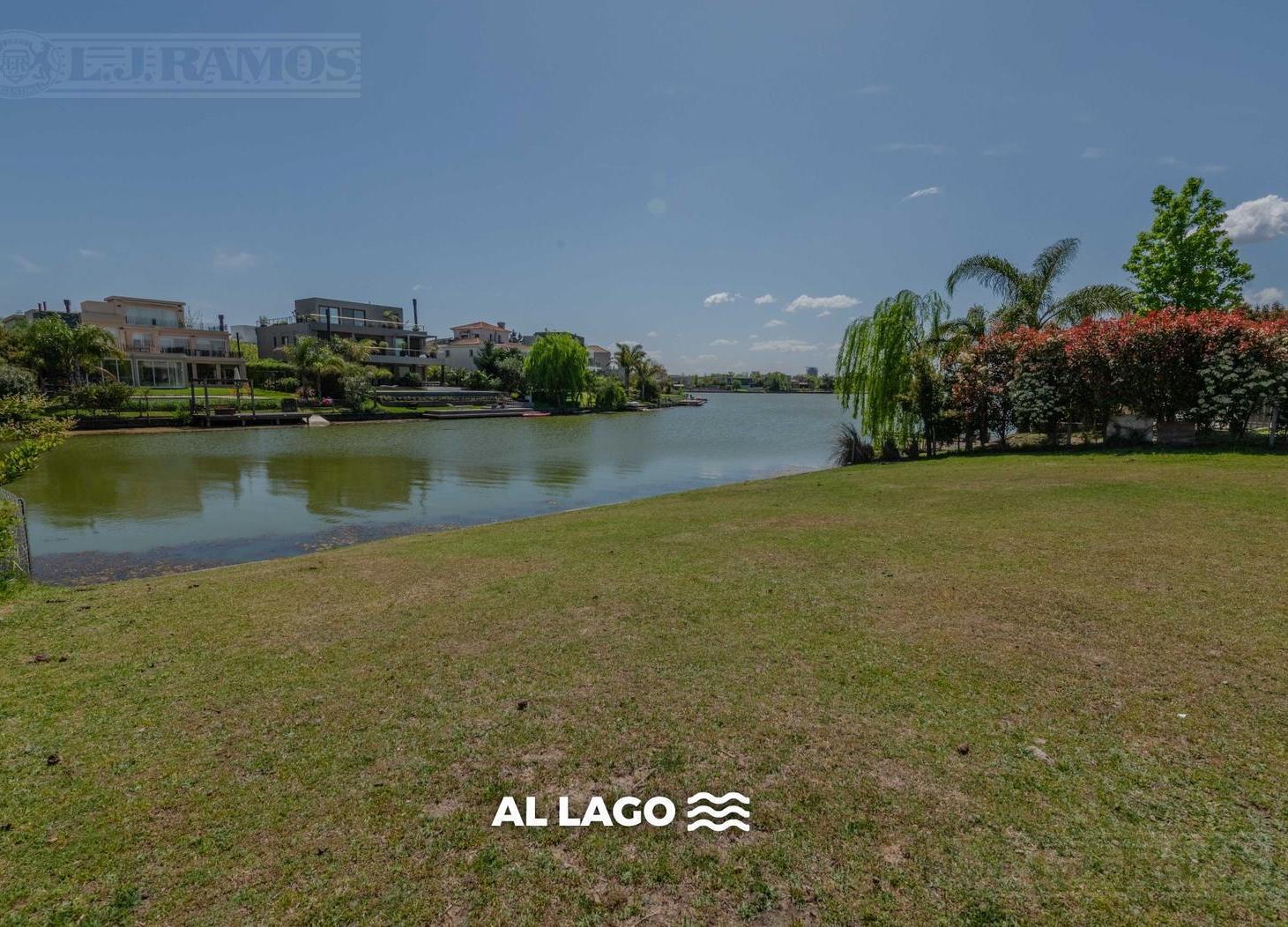 Lote a la laguna en venta en Cabos del Lago