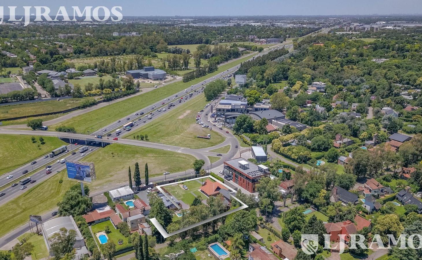 ALQUILER COMERCIAL. Importante frente sobre Colectora Panamericana. Km 38,5. PILAR.