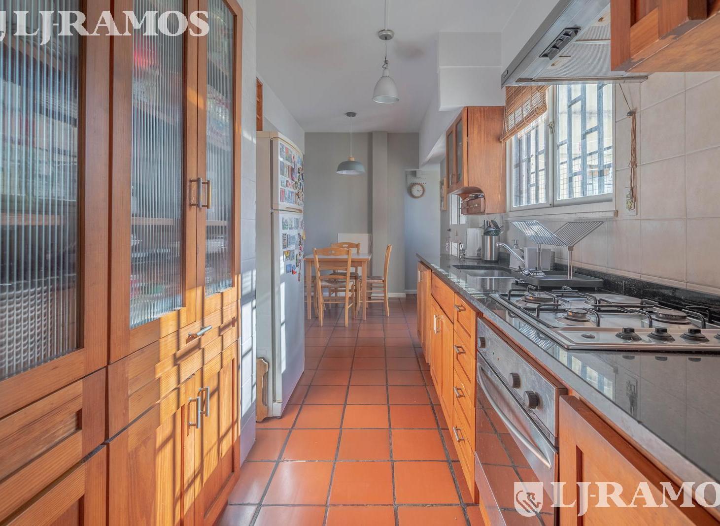 Foto de RECOLETA. Juncal y Austria. Cochera. Muy luminoso. venta, imagen 4