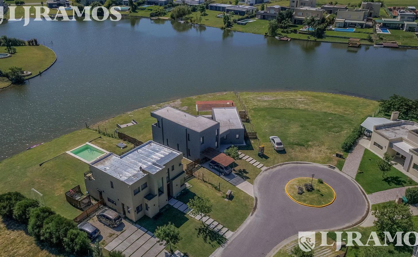 Casa en San Sebastián sobre hermosa Bahía a la laguna en Área 1 MB