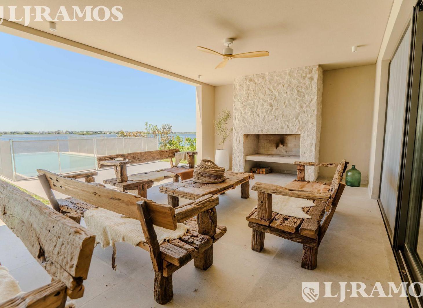 Casa al Lago en el Barrio Costas, Puertos / Escobar