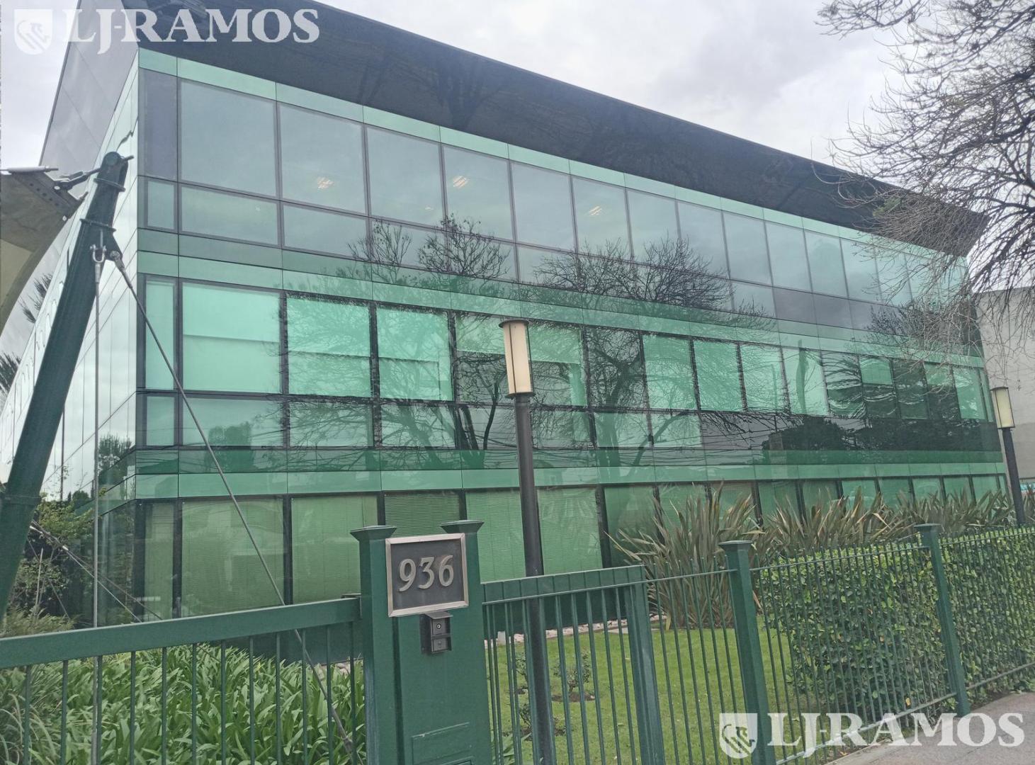 Alquiler de oficina de 220 m2 en Martínez