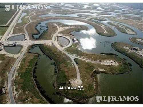 Lote a la laguna en venta en el Cantón