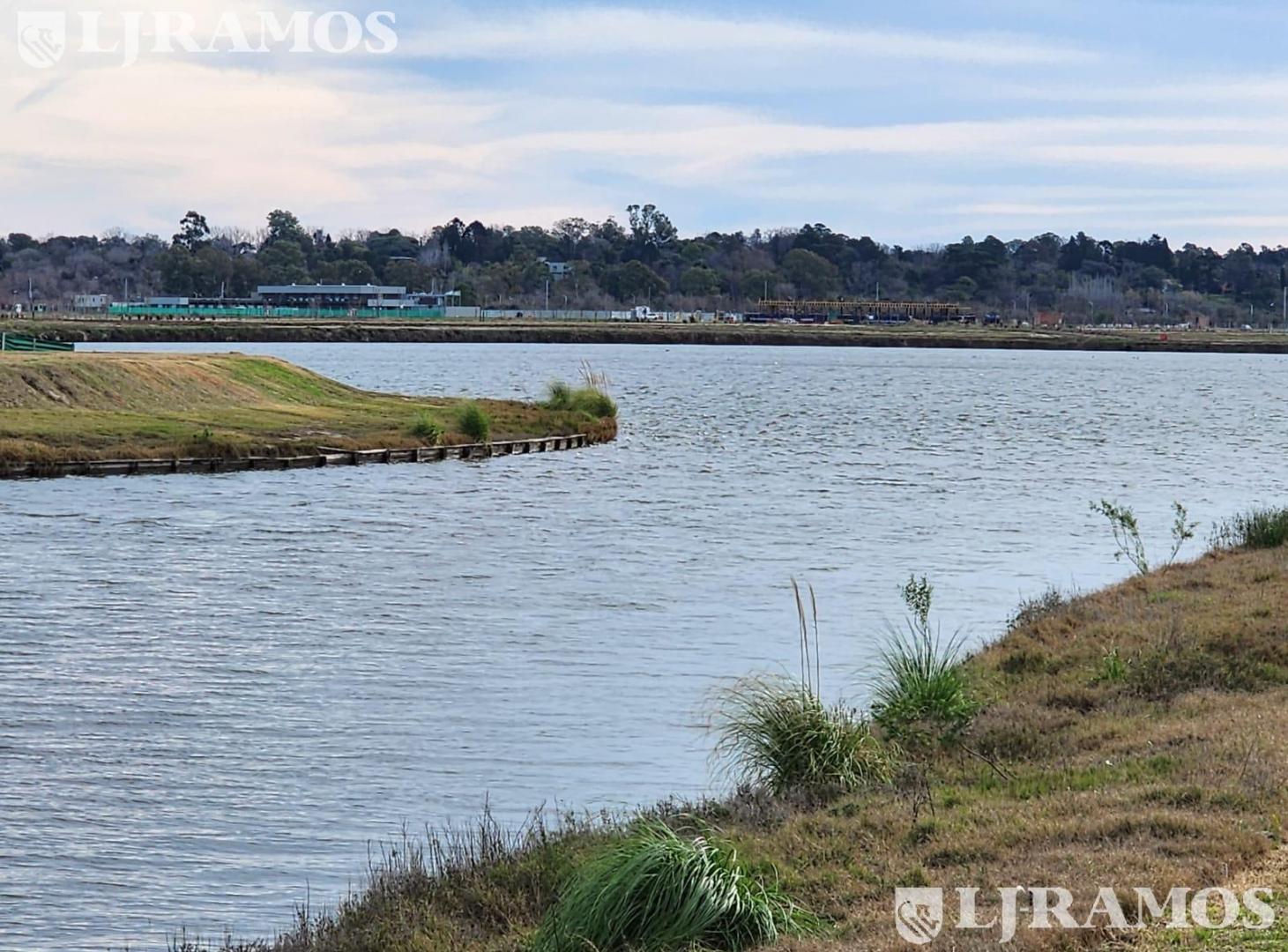 LOTE A LAGUNA 894m. BARRIO COSTAS.