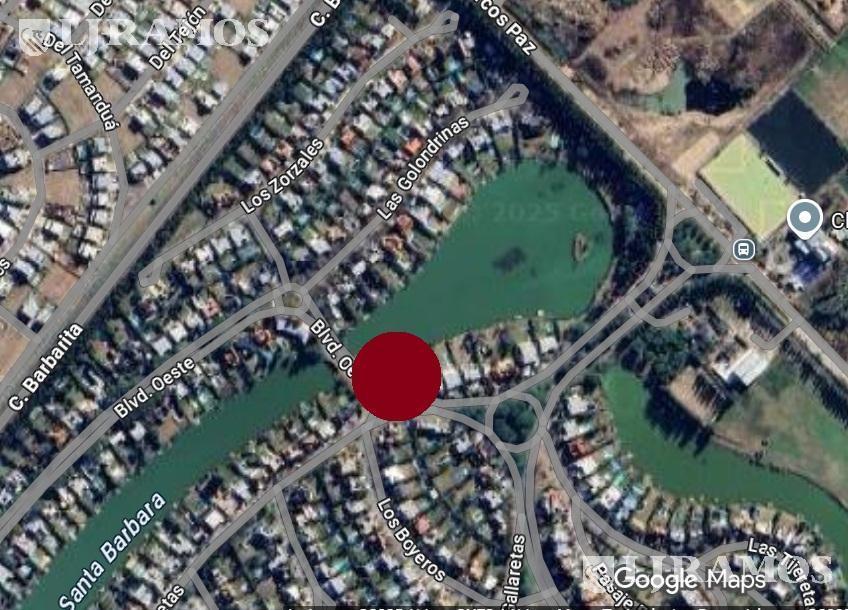 Un lote único en venta al agua en Santa Bárbara.