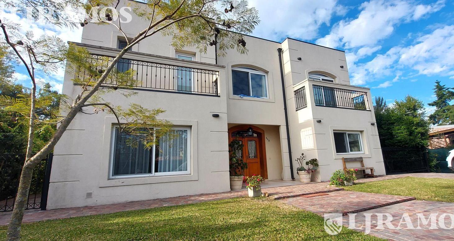 APT CREDITO. GRAN CALIDAD. MUY AMPLIA. LOTE 1.212 m2.