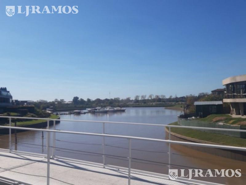 Lote a la LAGUNA de 911 m2 en el Yacht de Nordelta