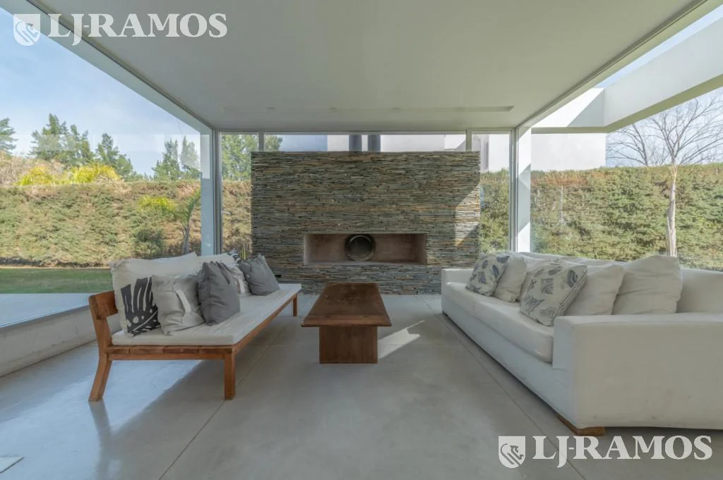Casa con 3 dormitorios mas dependencia en venta / alquiler  en EL ENCUENTRO.