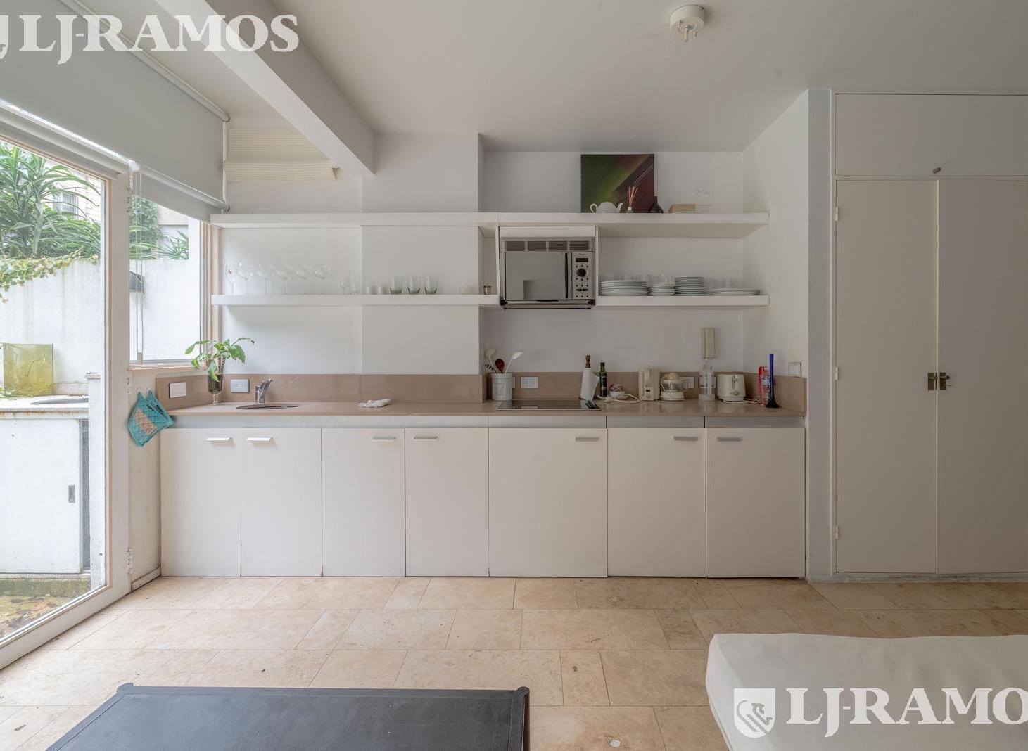 Foto de QUINTANA Y MONTEVIDEO - LOFT EN PB CON PILETA Y JARDIN - PULMON VERDE, imagen 5