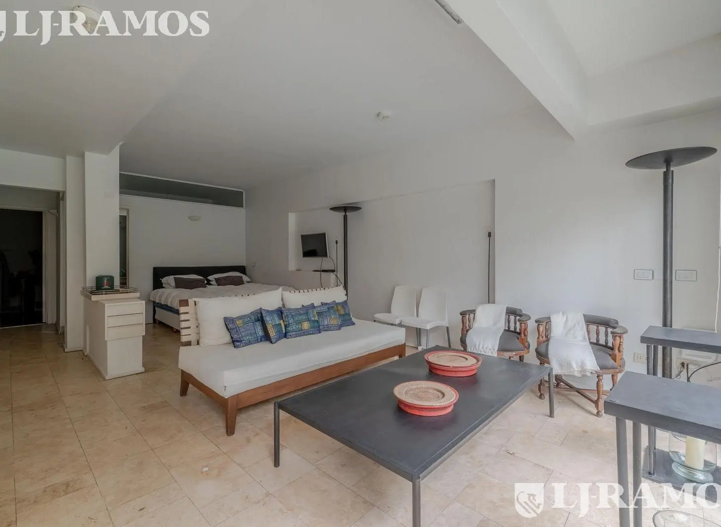 QUINTANA Y MONTEVIDEO - LOFT EN PB CON PILETA Y JARDIN - PULMON VERDE 4