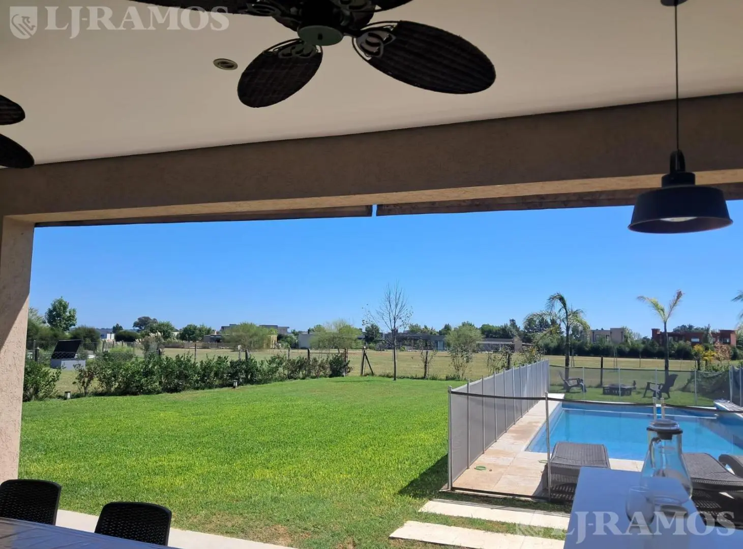 CASA AMUEBLADA, CON PARQUE AL PULMON VERDE en A1 en San Sebastián MB 3