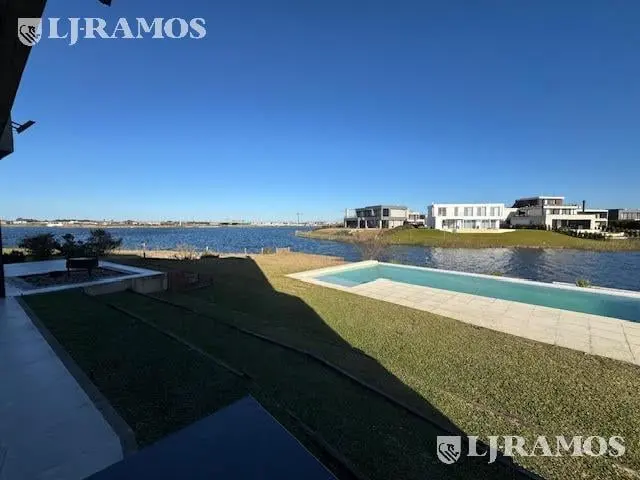 Casa con excelente diseño en Barrio Marinas Puertos del Lago 4