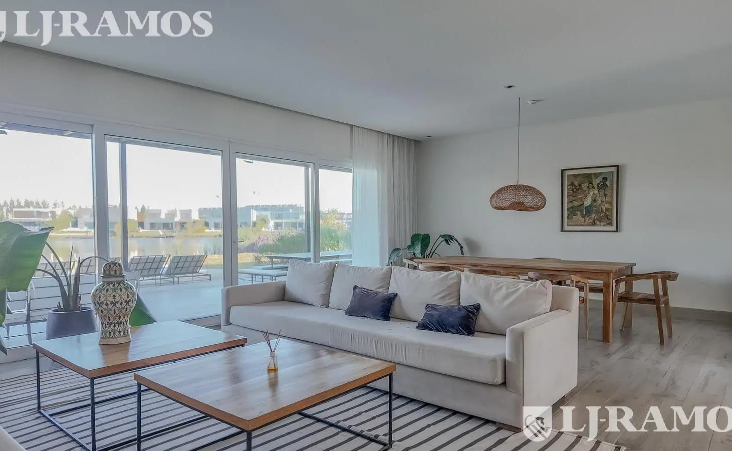 Casa a la laguna con 4 dormitorios en suite en Barbarita 3