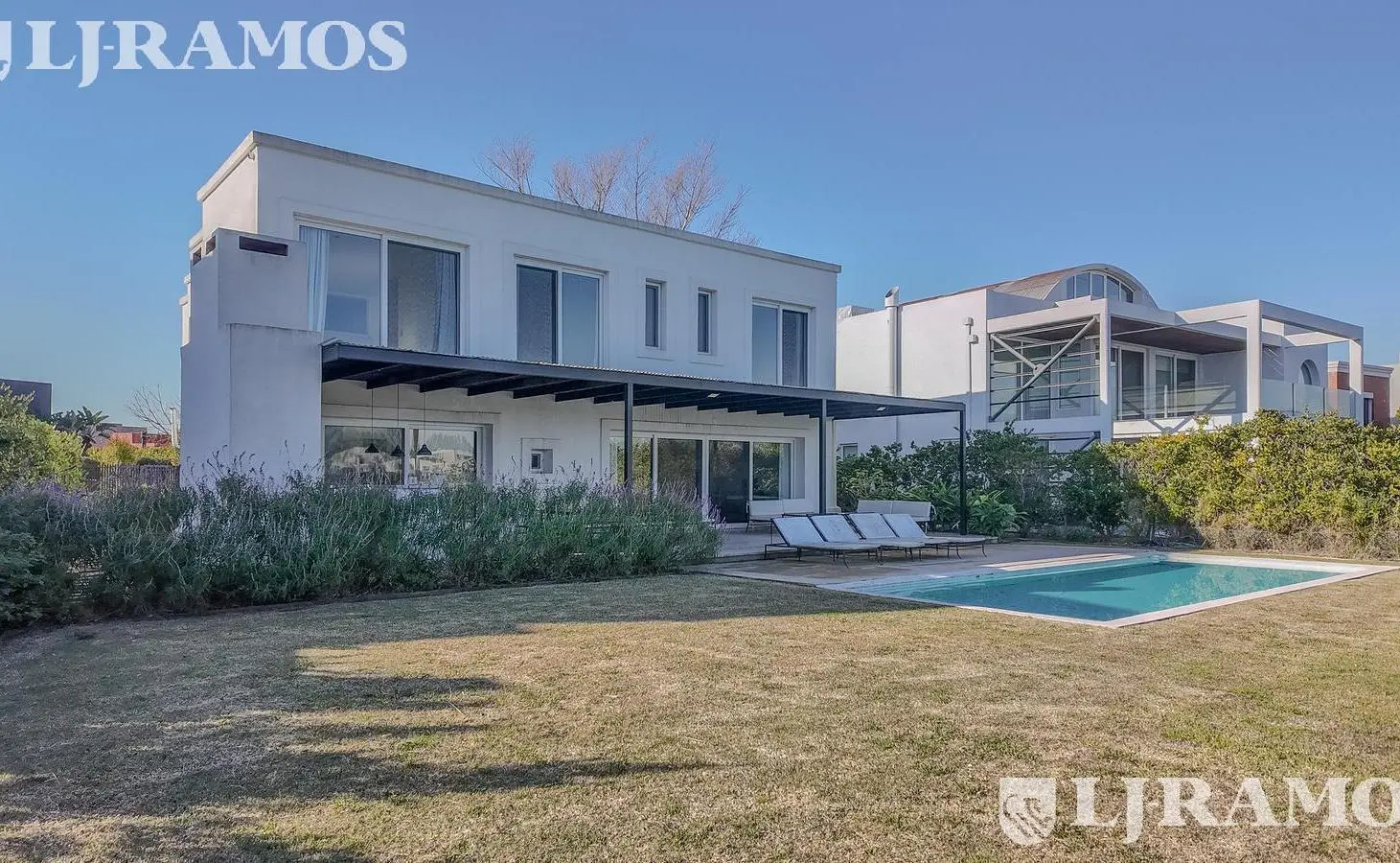 Casa a la laguna con 4 dormitorios en suite en Barbarita 2